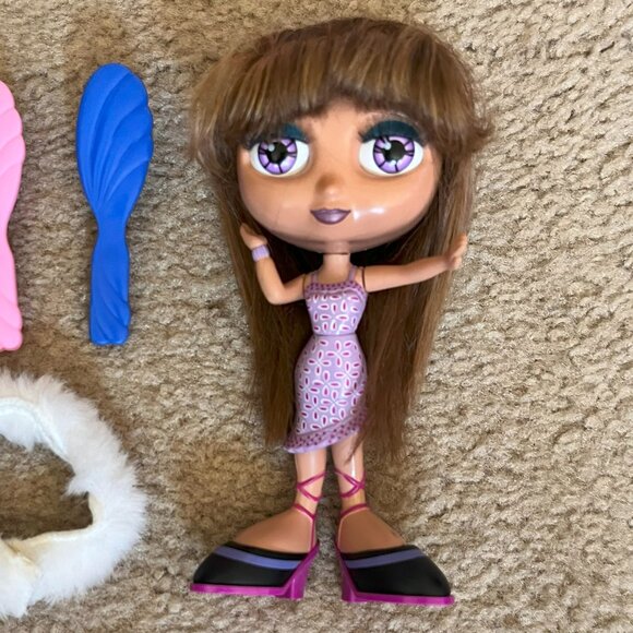 Diva Starz Nikki Mattel Toy Doll with Brushes and Boa 1999 - Picture 3 of 5